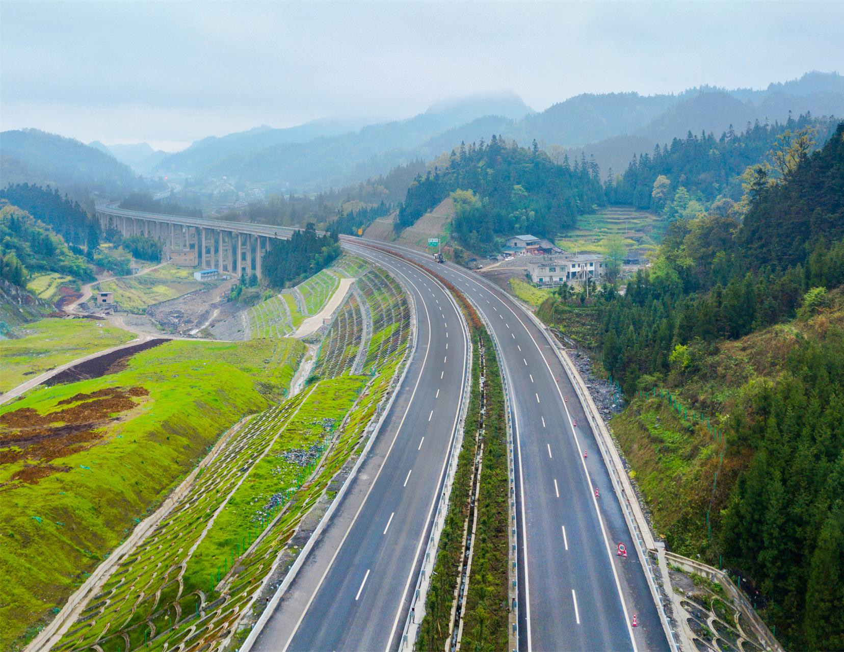 叙威高速公路